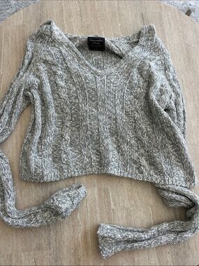 Abercrombie & Fitch Women's Marled Gray Cable V-Neck Sweater
